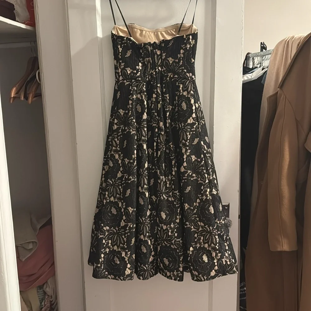 LULU’S LACE STRAPLESS DRESS - Picture 2 of 3